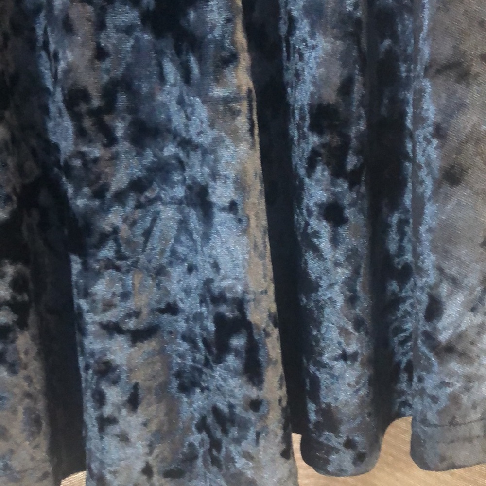 Adorable 7/8 blue velour girls dress - Picture 3 of 5